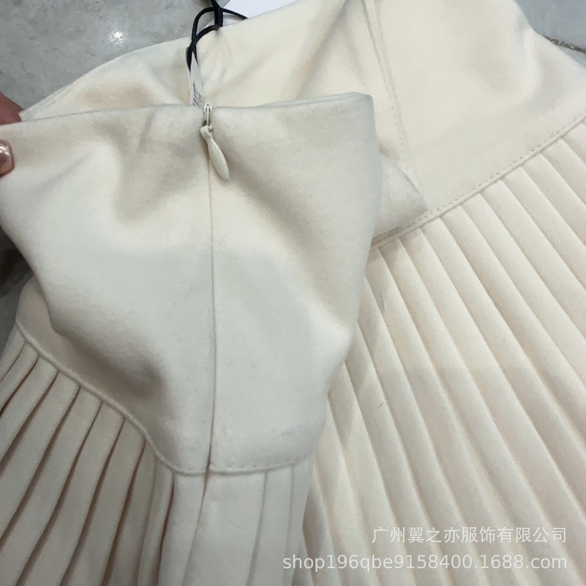 2024 New Autum Style Small Fragrant Pleated Skirt High Waist Slimming Look Versatile Small Anti-Exposure Skirt