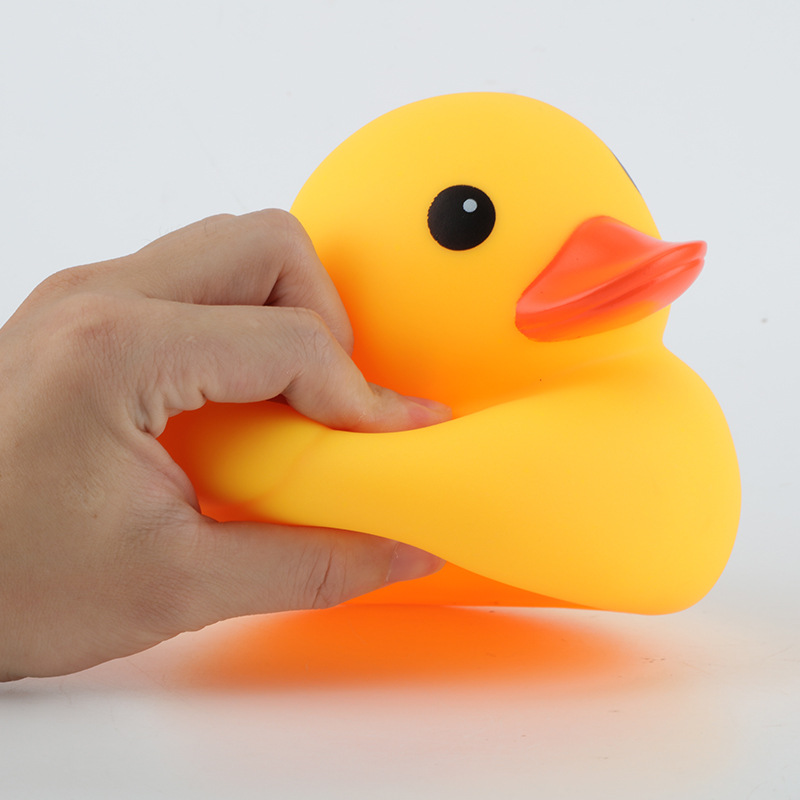 Hong Kong version of the small yellow duck bathroom pinch called small yellow duck beach toys bath tub baby bath toys