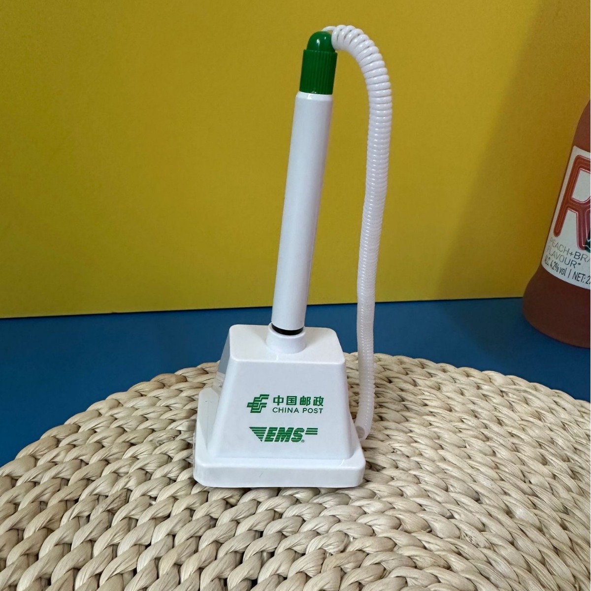 Square seat T012 factory wholesale bank counter pen window water-based pen fixed upright gel pen four-sided printing