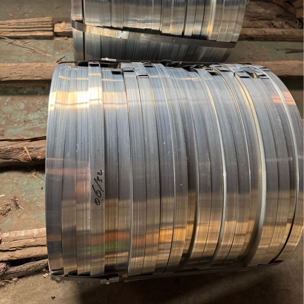 Corrugated pipe galvanized packing belt steel belt 16mm hot dip galvanized narrow steel belt Q235 iron sheet steel belt metal strapping belt