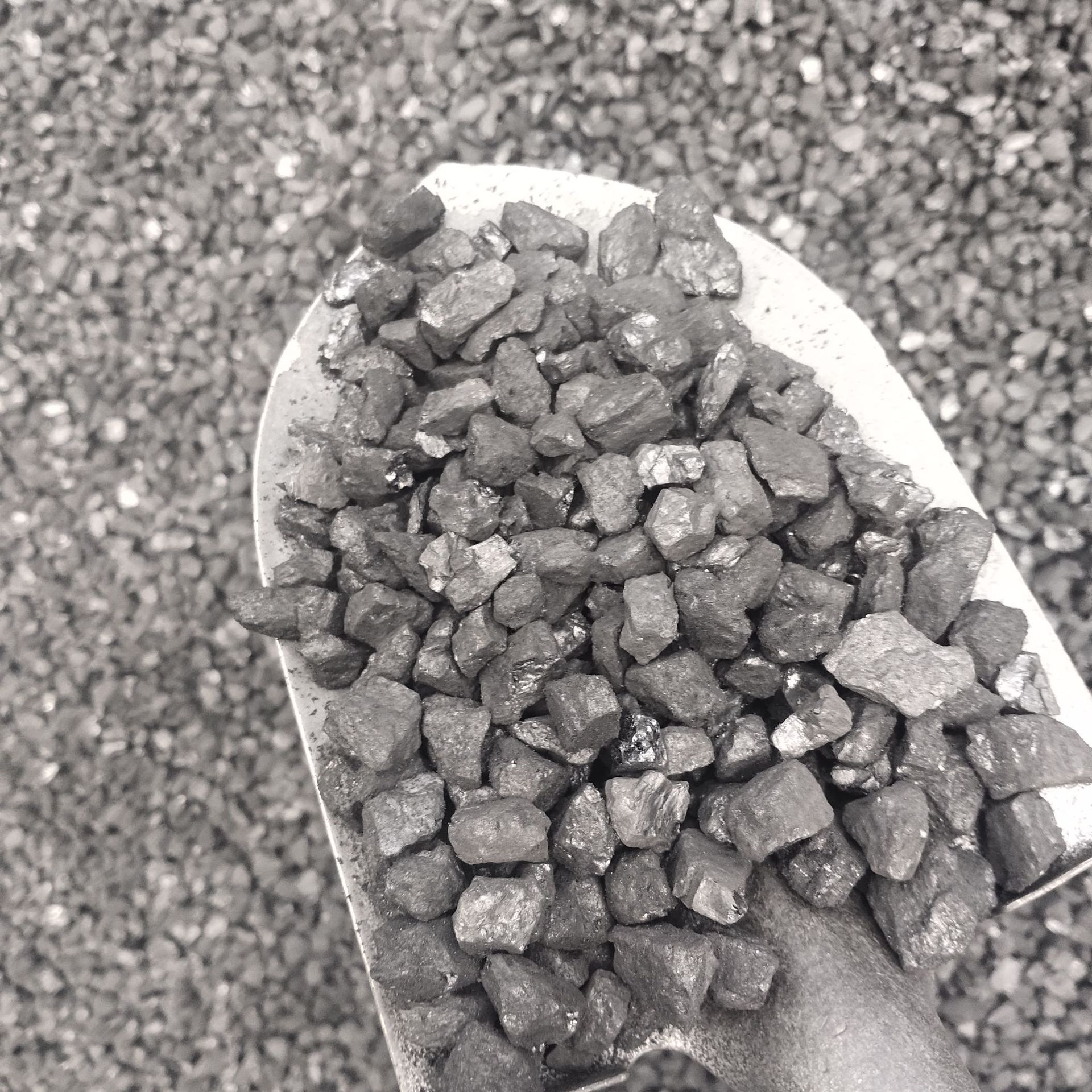 Shenmu Coal Large Block Roasted Bituminous Coal Coal Mine Supply Block Coal High Calorific Value High Gas Production High Low Sulfur Low Ash Non-Coking Coal