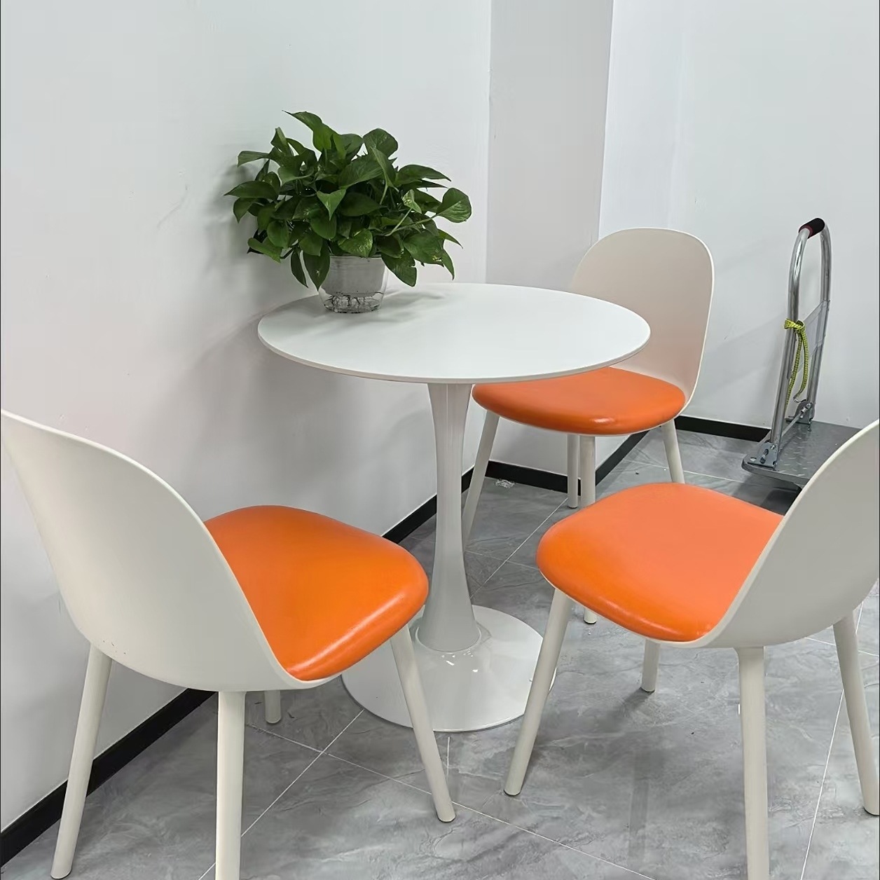 Simple Modern Casual Small Apartment Reception Negotiation Table and Chair Combination Milk Tea Coffee Shop Dining Table Balcony Small Round Table