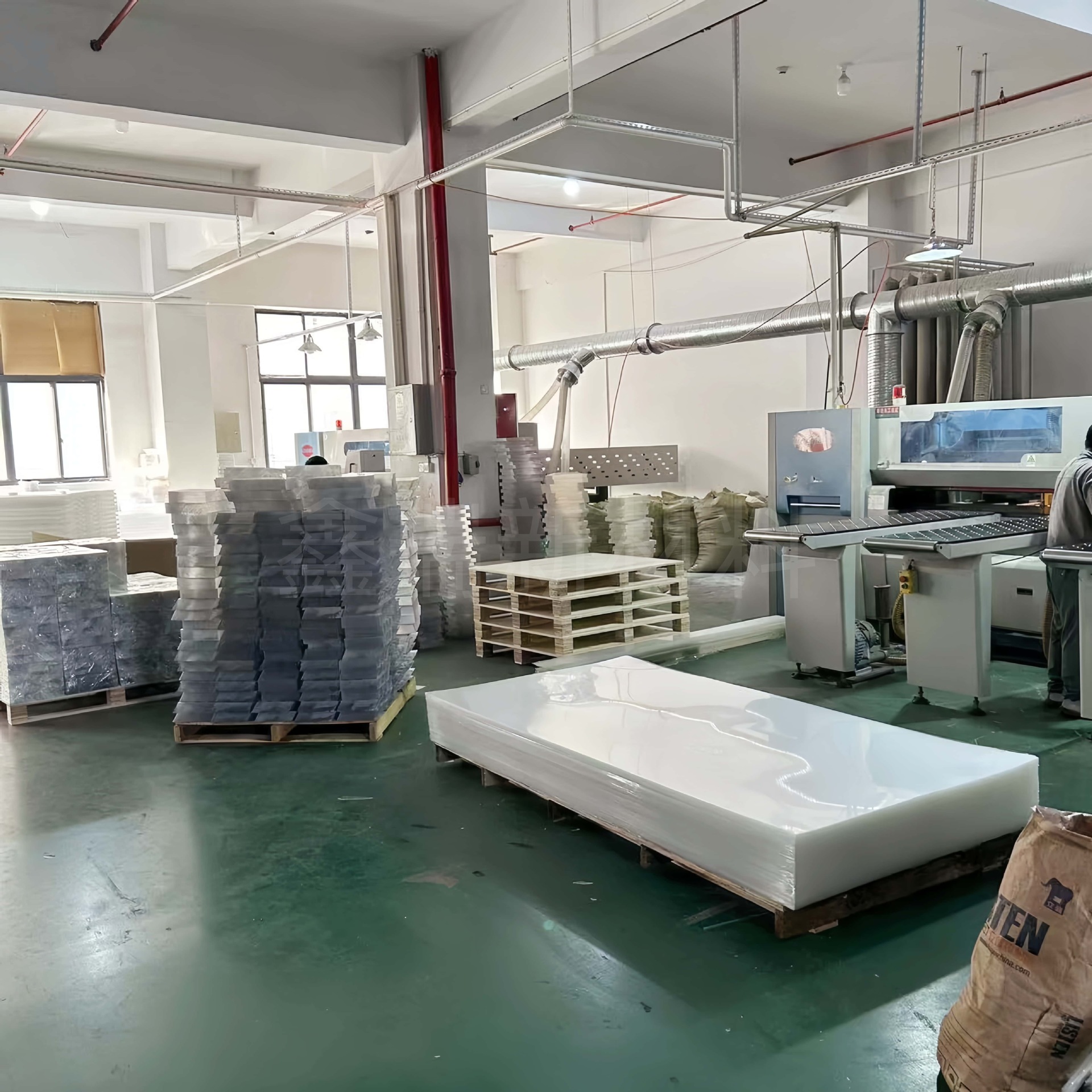 Factory Direct Supply 0.6mm Photo Frame Ps Sheet Plexiglass Board with Lettering Film 5710inch and Any Size Cutting