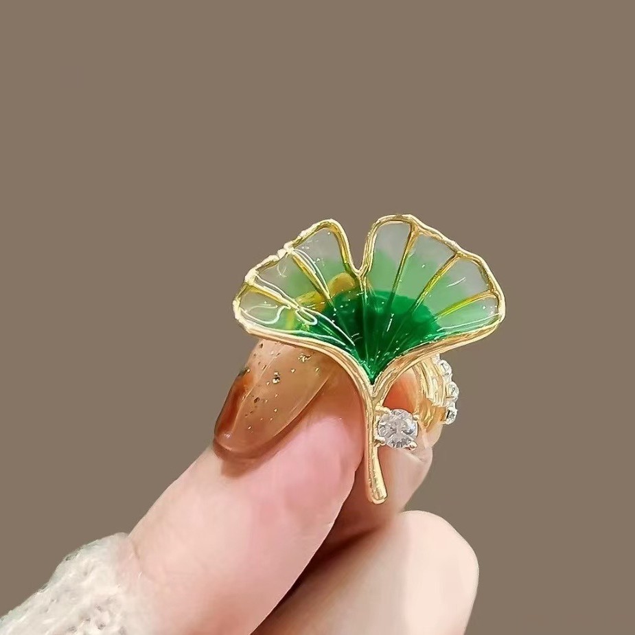 Maple Leaf Ginkgo Leaf Rhinestone Brooch Niche High-End Corsage Design Elegant Collar Anti-Exposure Pin Accessories Suit