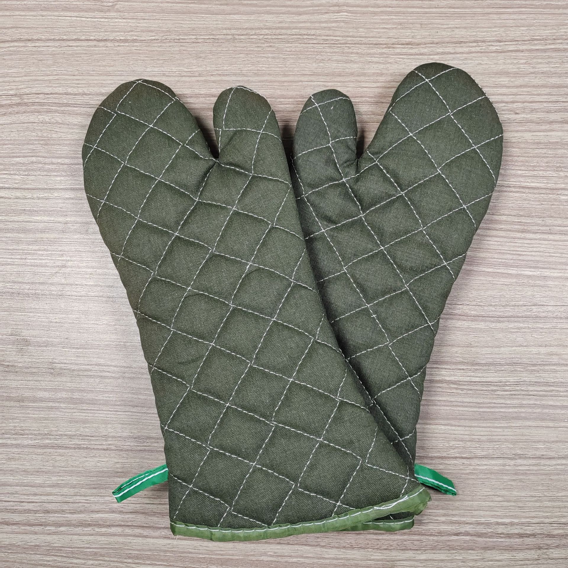 Thickened cotton gloves, microwave oven gloves high temperature insulation Gloves oven baking anti-scalding gloves Silver