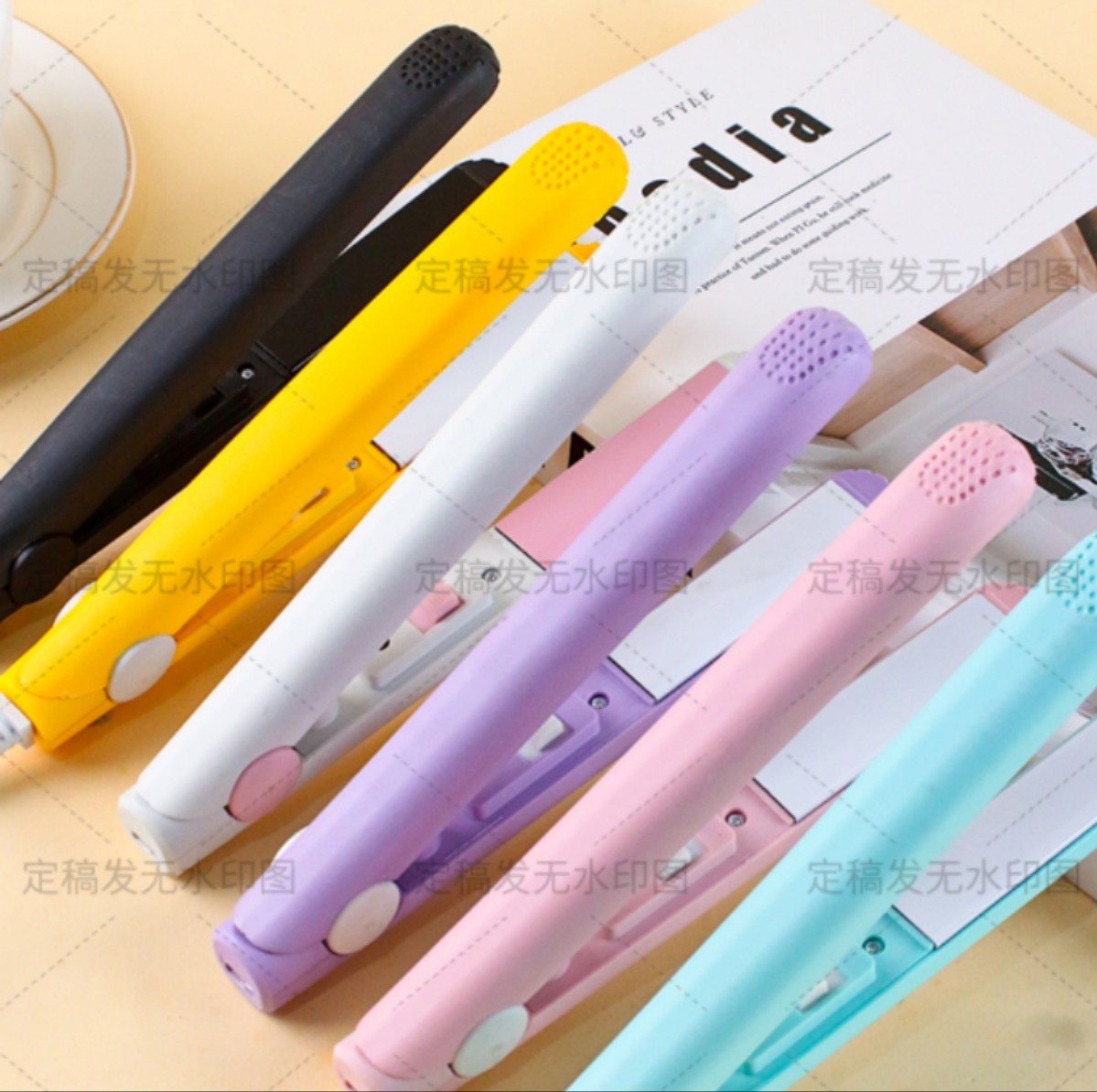 Mini Small Splint for Curly Hair and Straightening Splint, Small Curling and Straightening Dual-Use Portable Hair Straightener Source Manufacturer