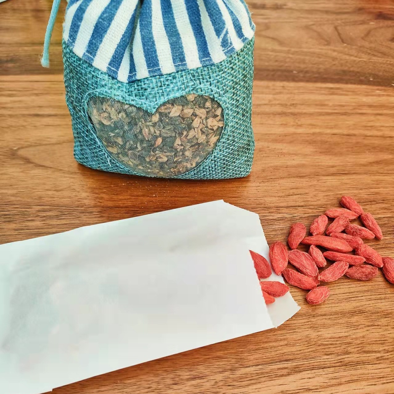 Grassin Translucent Self-Adhesive Paper Bag 40g Daily Packaging Bag Wax Paper with Sample Printing Logo Ready for Large Quantity