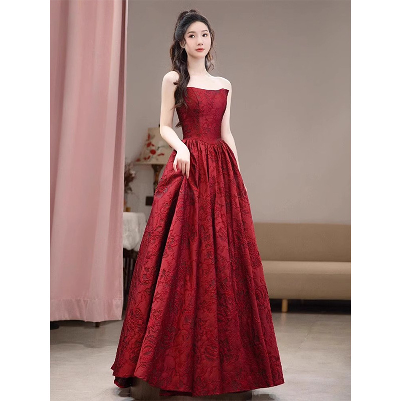 Strapless Engagement Dress Light Luxury Niche wine red French Evening Dress Student Art Test Host Annual Meeting