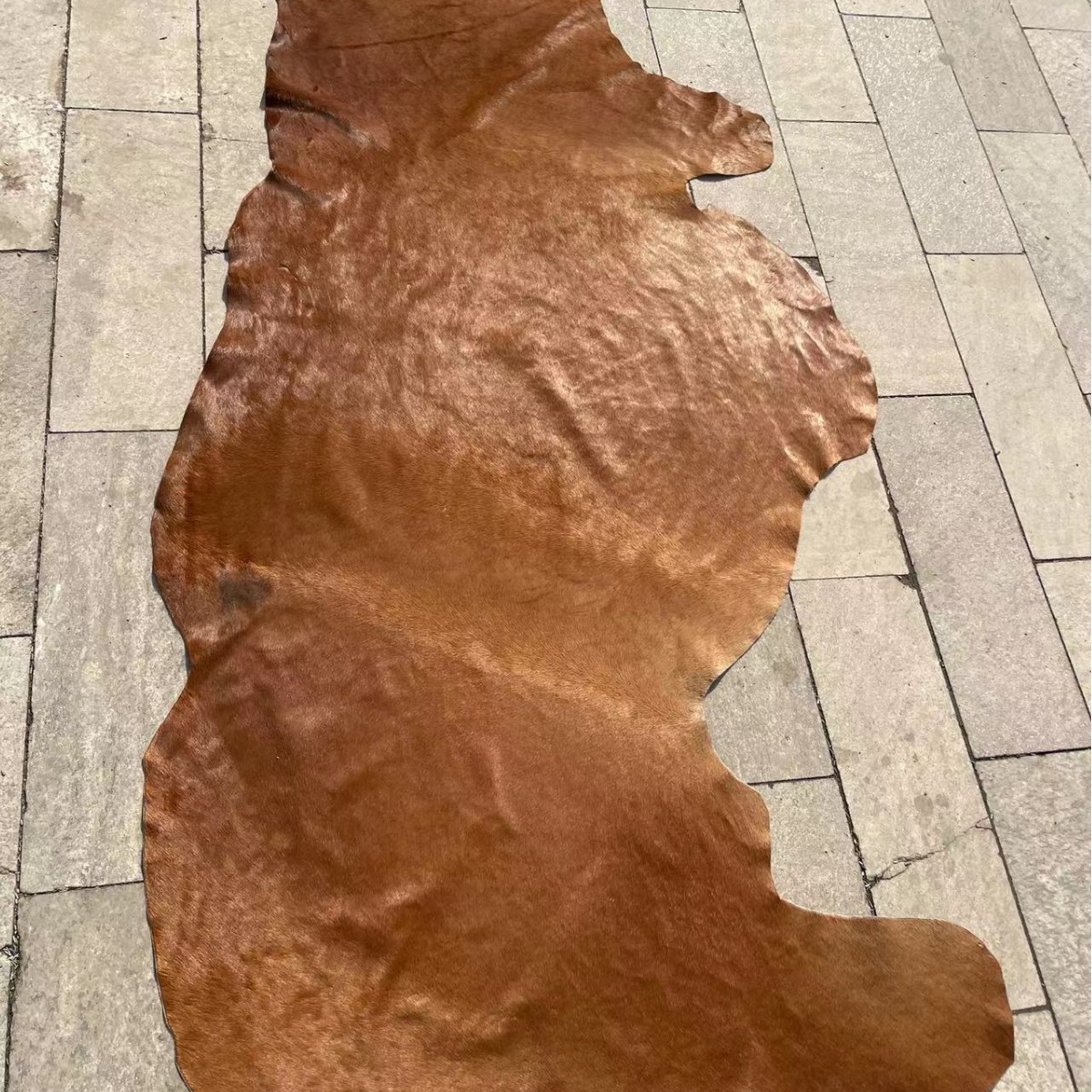 Factory Direct Sales of Black and White Spotted Horsehair Raw Materials, Whole Horse Skin, Genuine Leather for Shoes and Boots