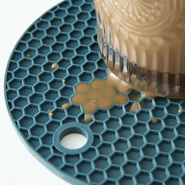 Factory direct non-slip anti-scald silicone pad honeycomb insulation pad Kitchen Daily necessities silicone supplies