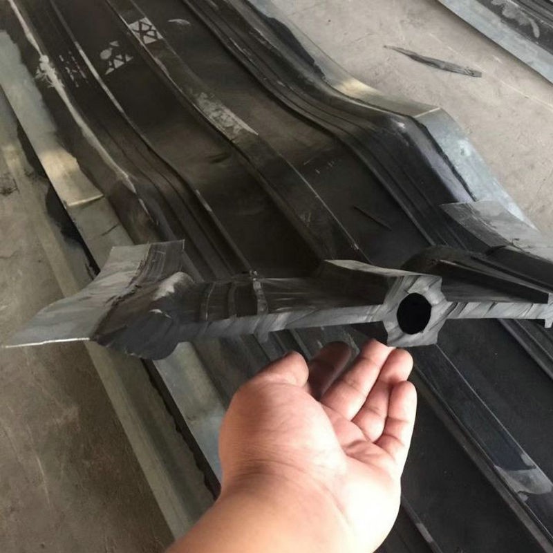 National standard 651-type rubber water stop belt buried back stick steel edge engineering waterproof steel plate water stop belt factory
