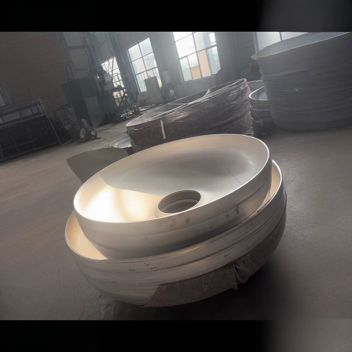 304 Stainless Steel Laser Cutting, Circular and Square Cutting, 316L 309 Stainless Steel Medium Thick Plate Circular Laser Punching