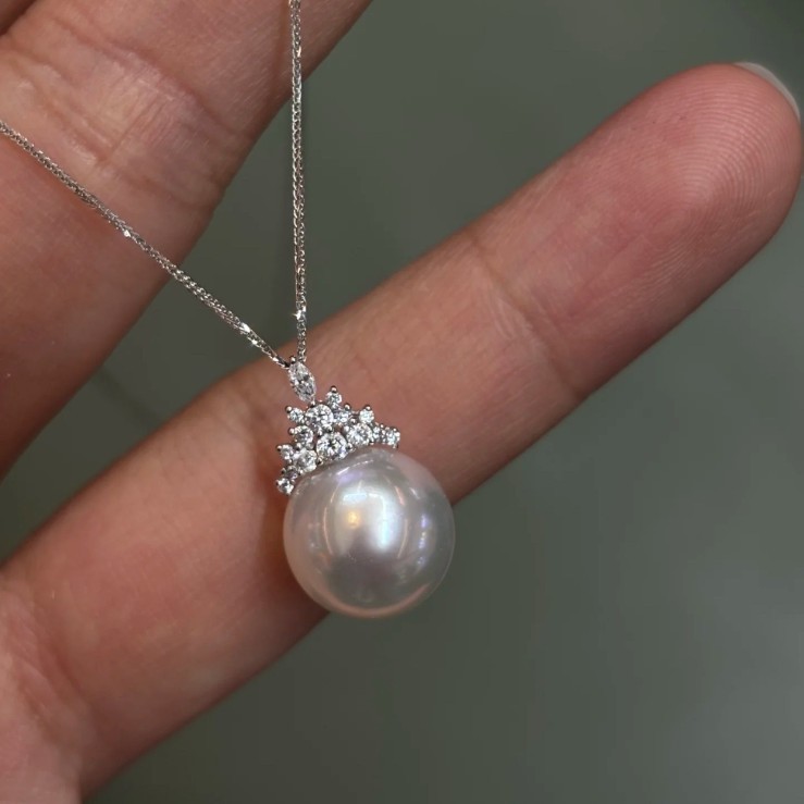 Pt900 Accessories Ice and Snow Queen Pendant Head Inlaid with Zircon Picture with 10-11 11-12mm Beads, Beads Not Included