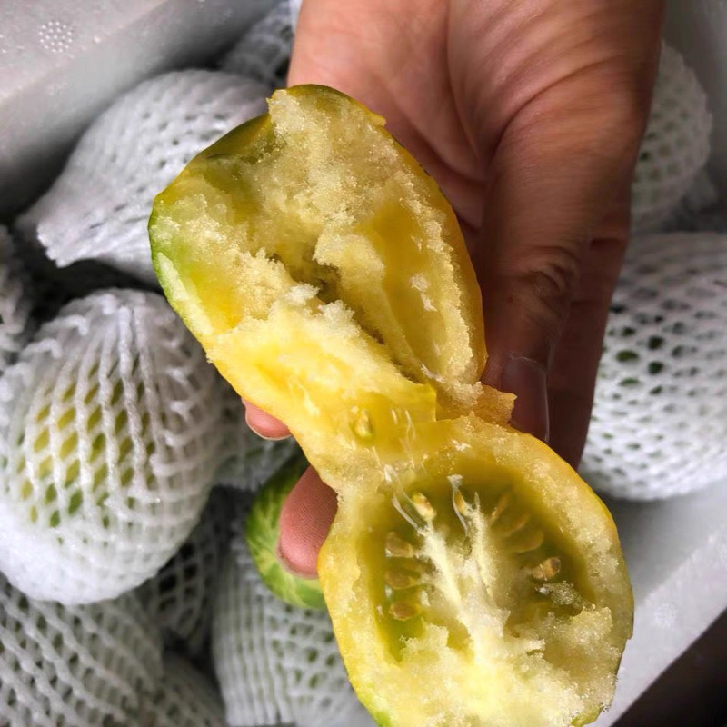 Fresh Northeastern Fruits: Red and Yellow Tiger-Skinned Small Tomatoes, Newly Opened Spring Peach Tomatoes, and Flower-Skinned Tomatoes