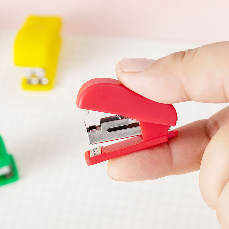 Cross-border hot Mini small stapler student supplies labor-saving set stapler 2004 spot supply