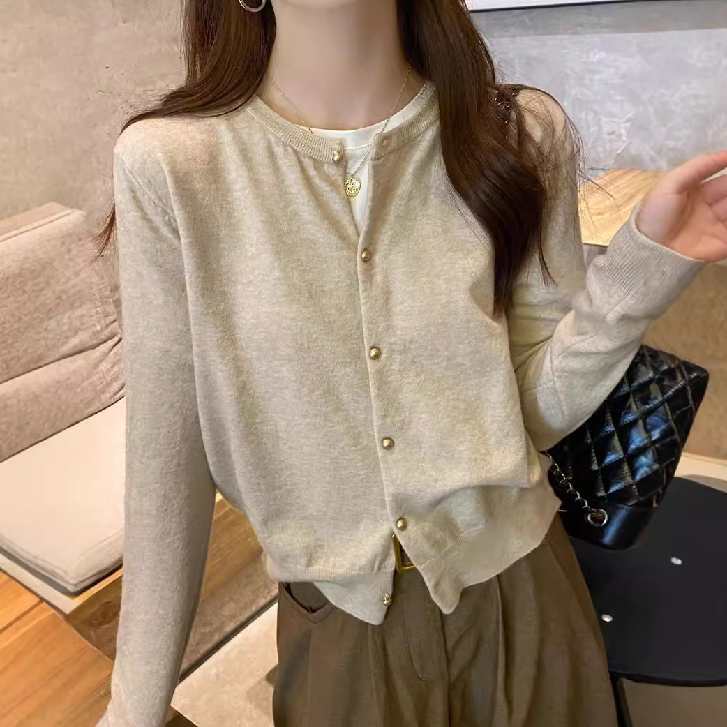 New Gray Knitted Cardigan for Women in Autum, Design Sweater Jacket, Early Autum Thin Long-Sleeved Top for Women