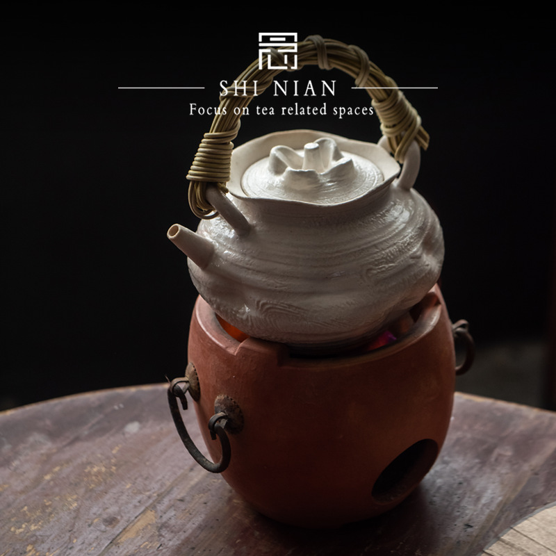 Large Vintage-Style Tea Pot with Handle, Made of Persimmon Material, Suitable for Brewing Tea, Prevents Scalding, and Can Be Used as a Tea Set for Retro Literary Enthusiasts