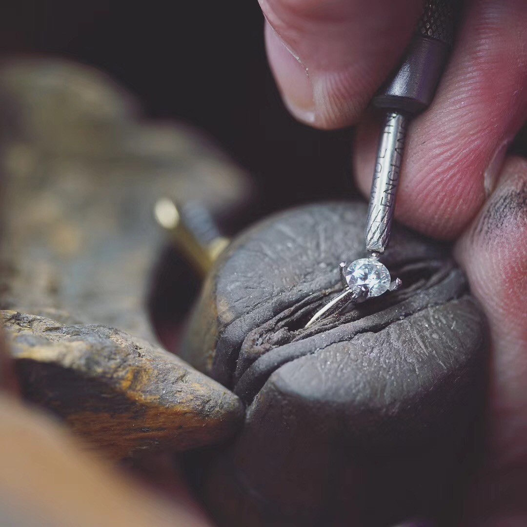 Заказать персонализированные украшения для ушей/предметов/рук/ног из титана/стали/серебра