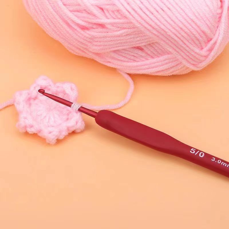 Red Soft Handle Crochet Hook Set for DIY Knitting Bags and Sweaters, Non-Slip Round Head Yarn Needles