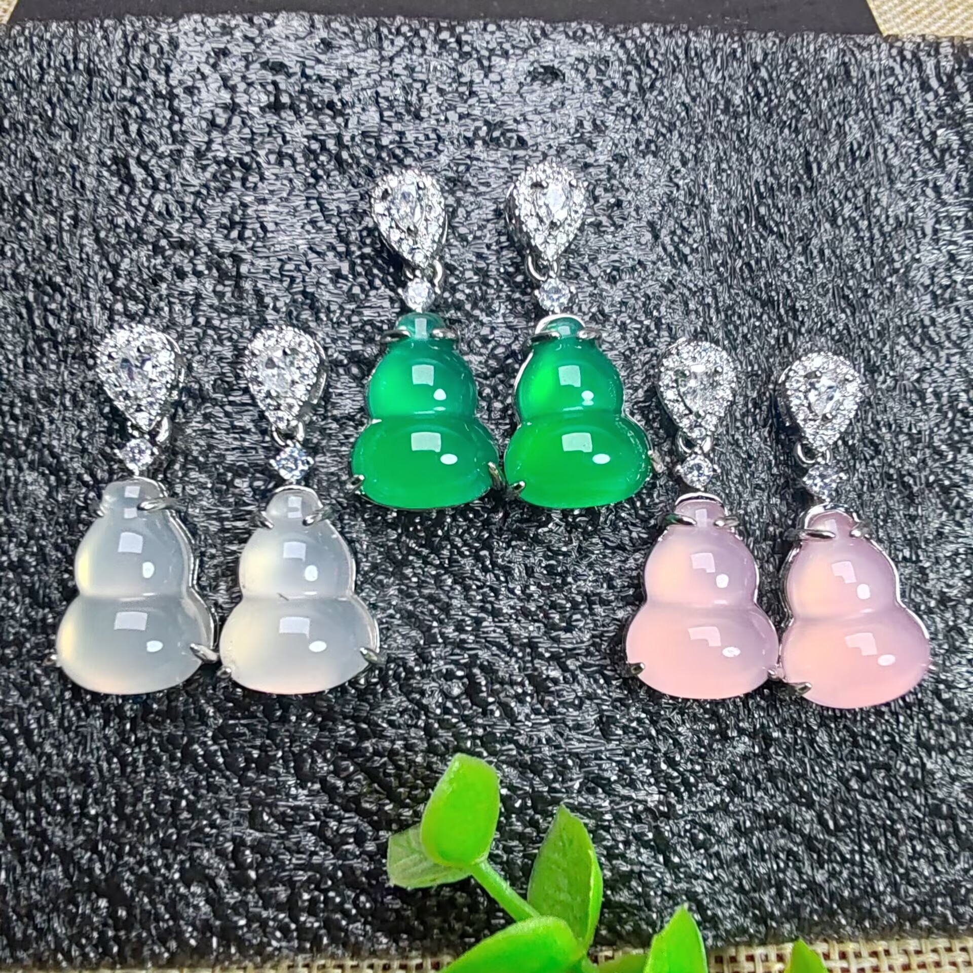 S925 silver needle green chalcedony gourd earring socialite wind green jade gourd ear hook micro set zircon green pith earring earring