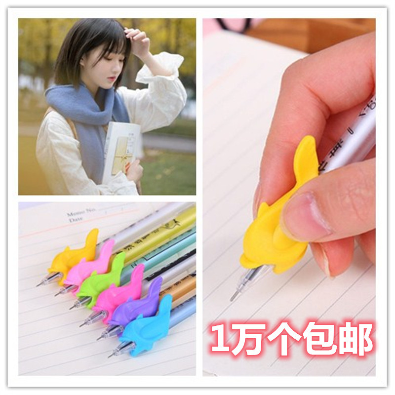 Силиконовый захват в виде маленькой рыбы для коррекции позы при письме