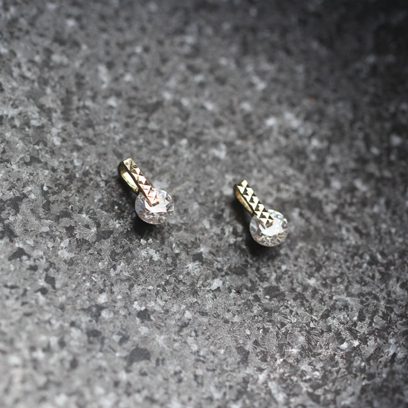 Wholesale 9K Gold Inlaid with Zircon, Simple and Shiny, Versatile Female Simple Korean Style Pendant