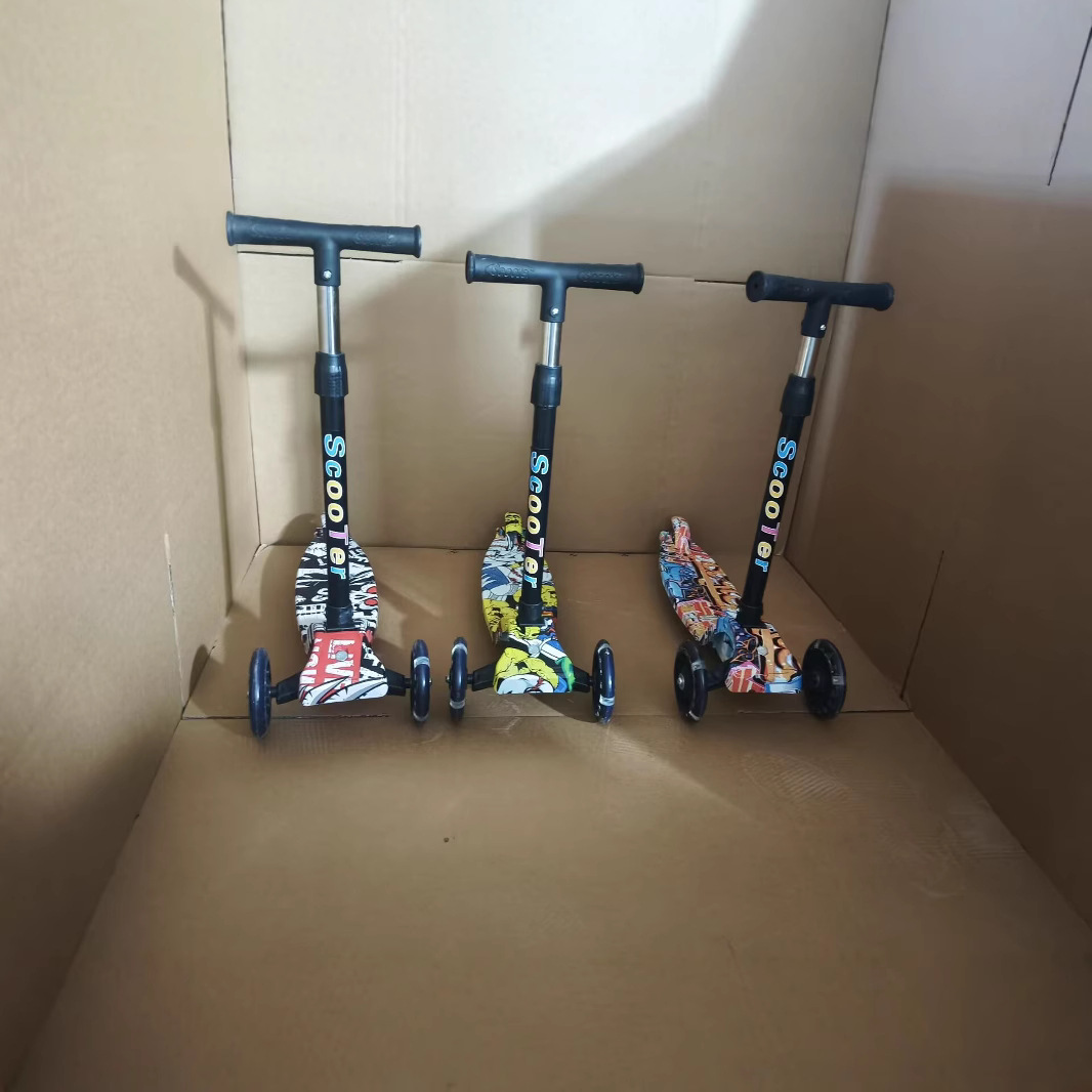 Doodle board flash wheel scooter foldable single pedal suitable for 2 to 10 years old boys and girls sports entertainment