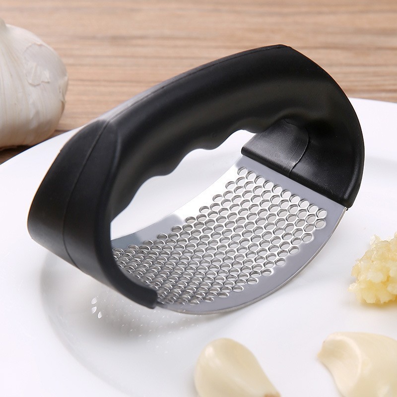 Factory wholesale manual ring stainless steel garlic press garlic pounding artifact garlic pounding garlic puree household garlic peeling device