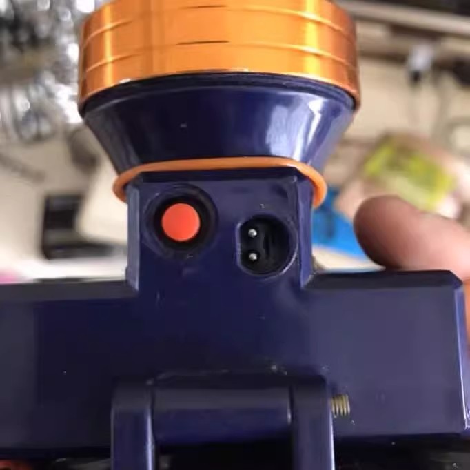 Haobang emperor a Ming king E80 a bright eye dazzle youxiong bright 468 headlight l lithium headlight charger