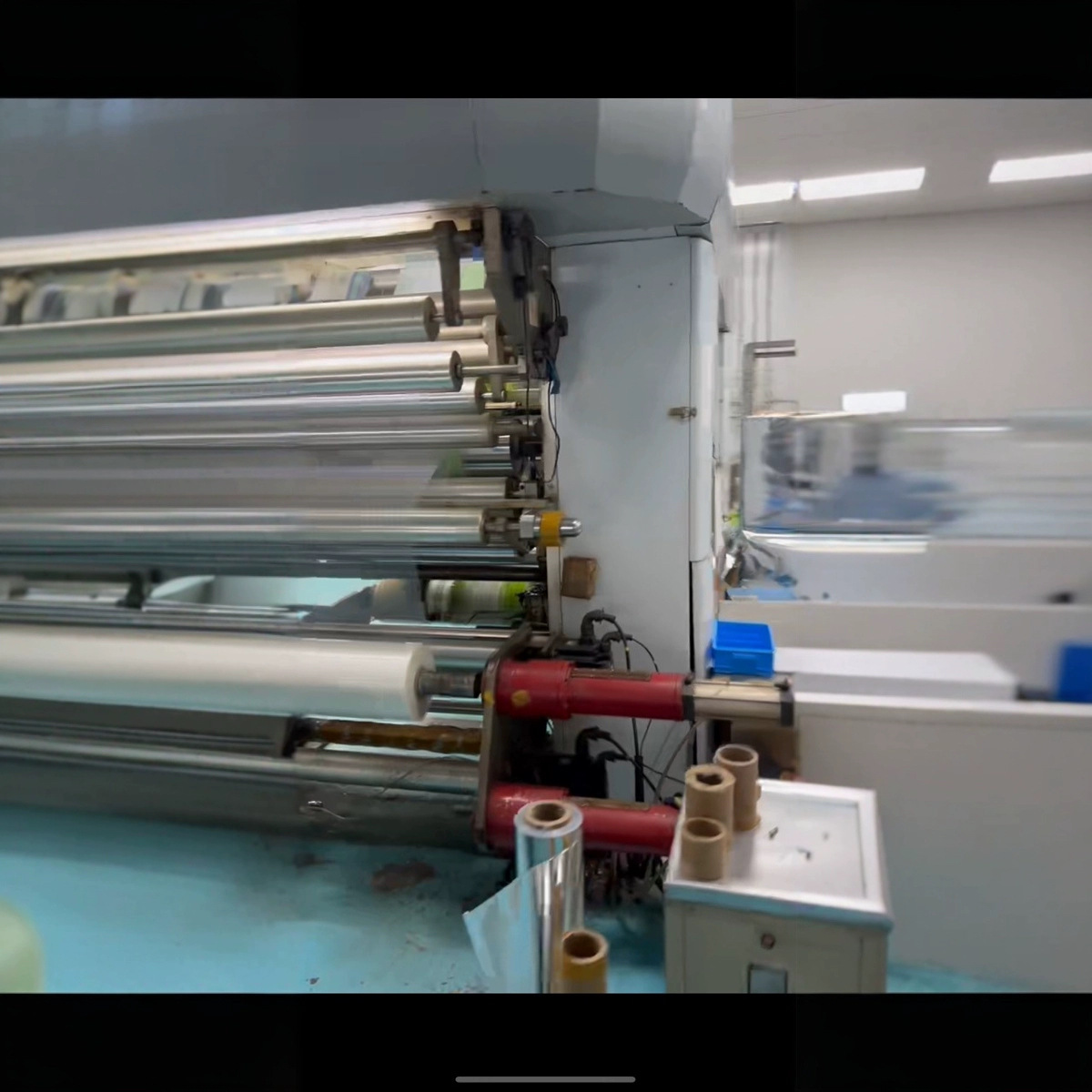 Продается б/у оборудование для мягкой упаковки 1050 Guangdong Jiachuang безрастворный ламинирующий аппарат