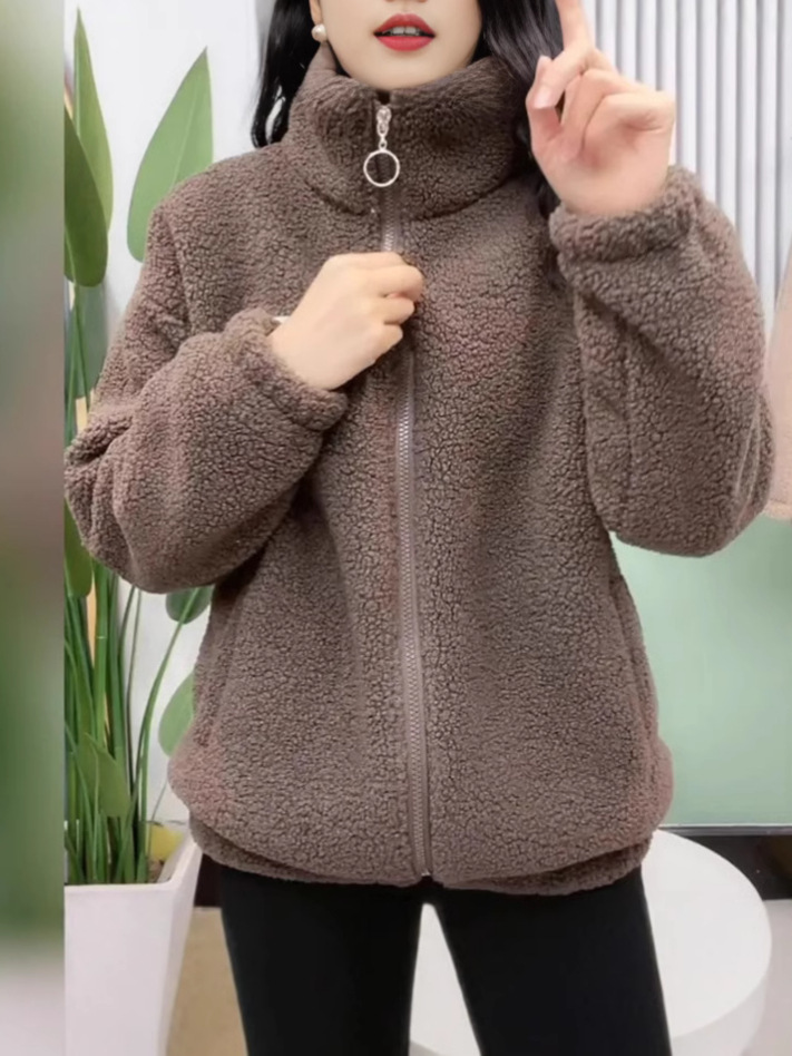 Зимняя утолщенная бархатная верхняя одежда, теплая одежда для матерей, уменьшающая возраст, женская полярная флисовая кашемировая свободная стройнящая верхняя часть