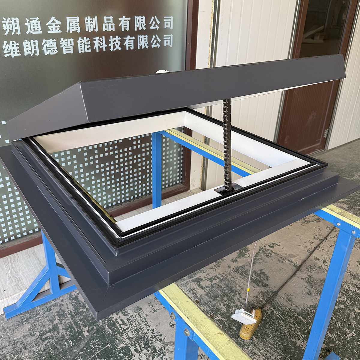 Factory direct wholesale electric sunroof very narrow frame hanging single chain electric sunroof large discount