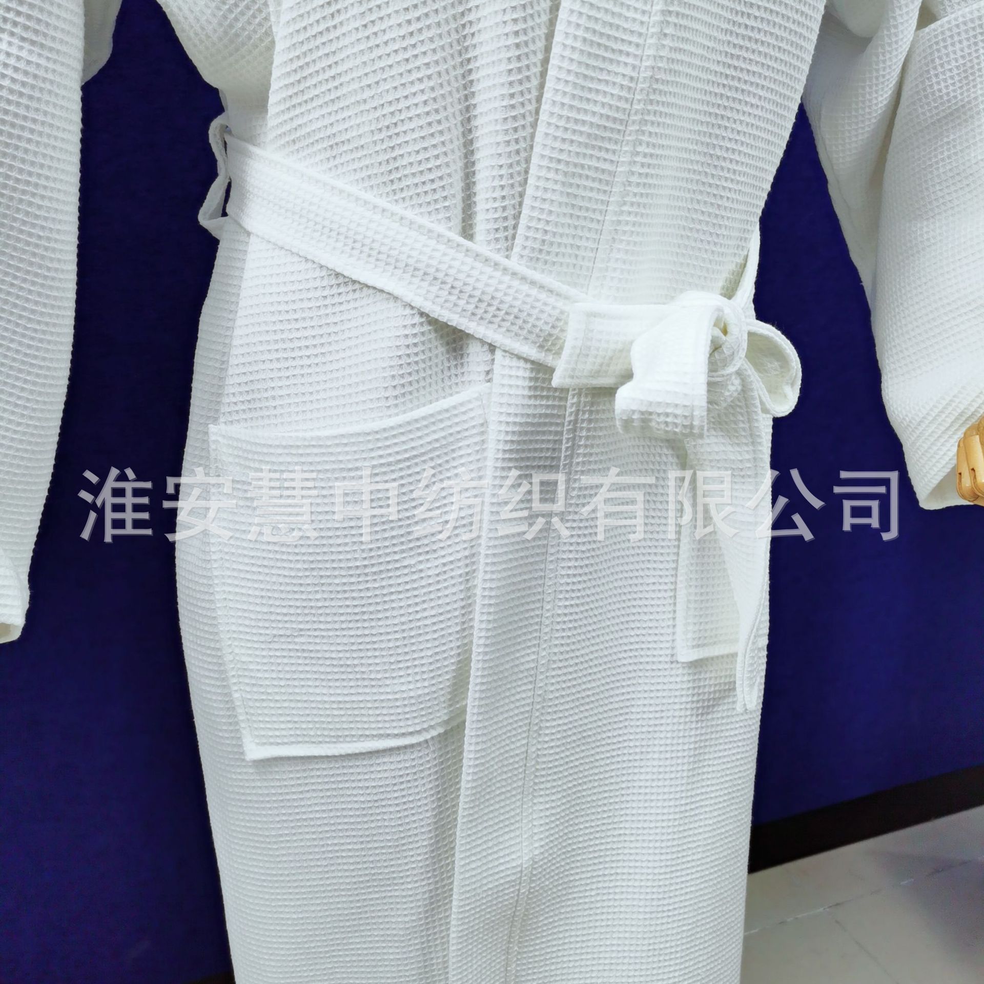 Factory direct supply Cotton Four Seasons waffle hotel bathrobe SPA Club bathrobe embroidery LOGO customization