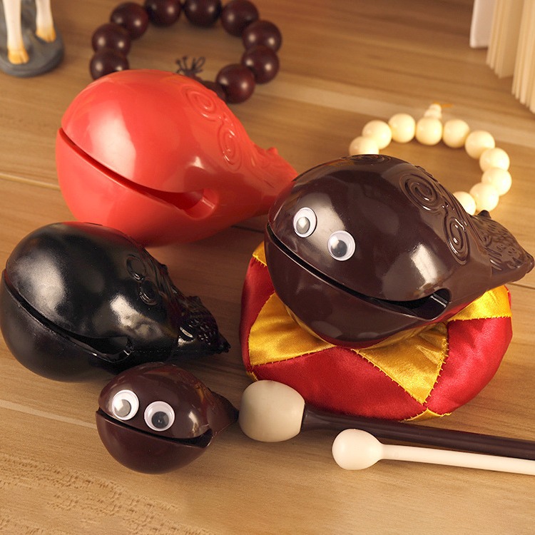 Маленькая деревянная рыбка из смолы артефакт для снятия стресса офисная медитация