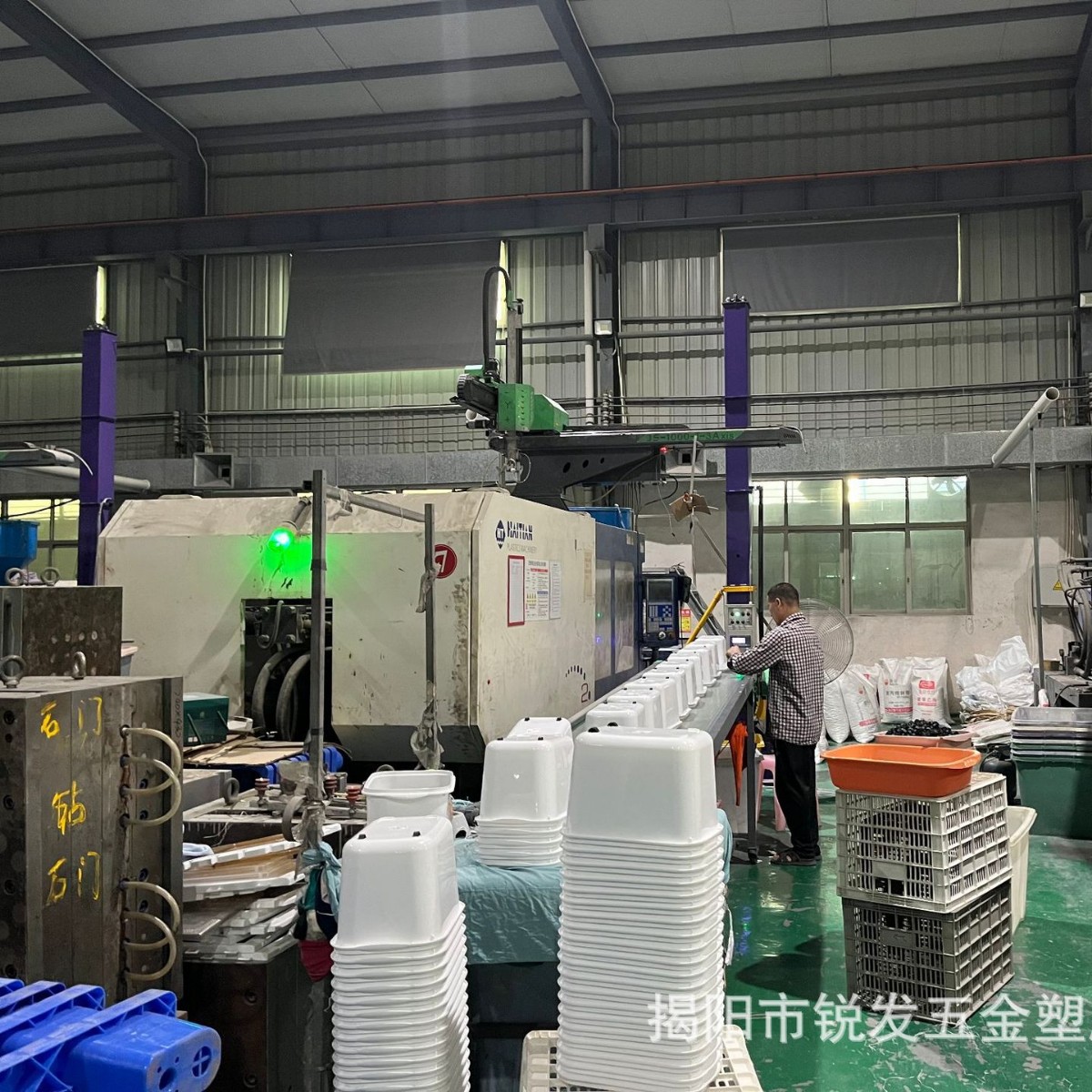 Rice bucket insect-proof moisture-proof sealed household thickened rice tank rice box flour 20kg storage tank kitchen storage rice box