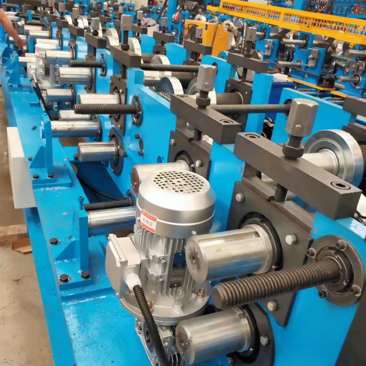 Cz-Type Steel One-Click Change Machine, Fully Automatic C-Type Steel Machine, Dual-Purpose Cz All-In-One Machine, Metal Plate and Purlin Forming Machine