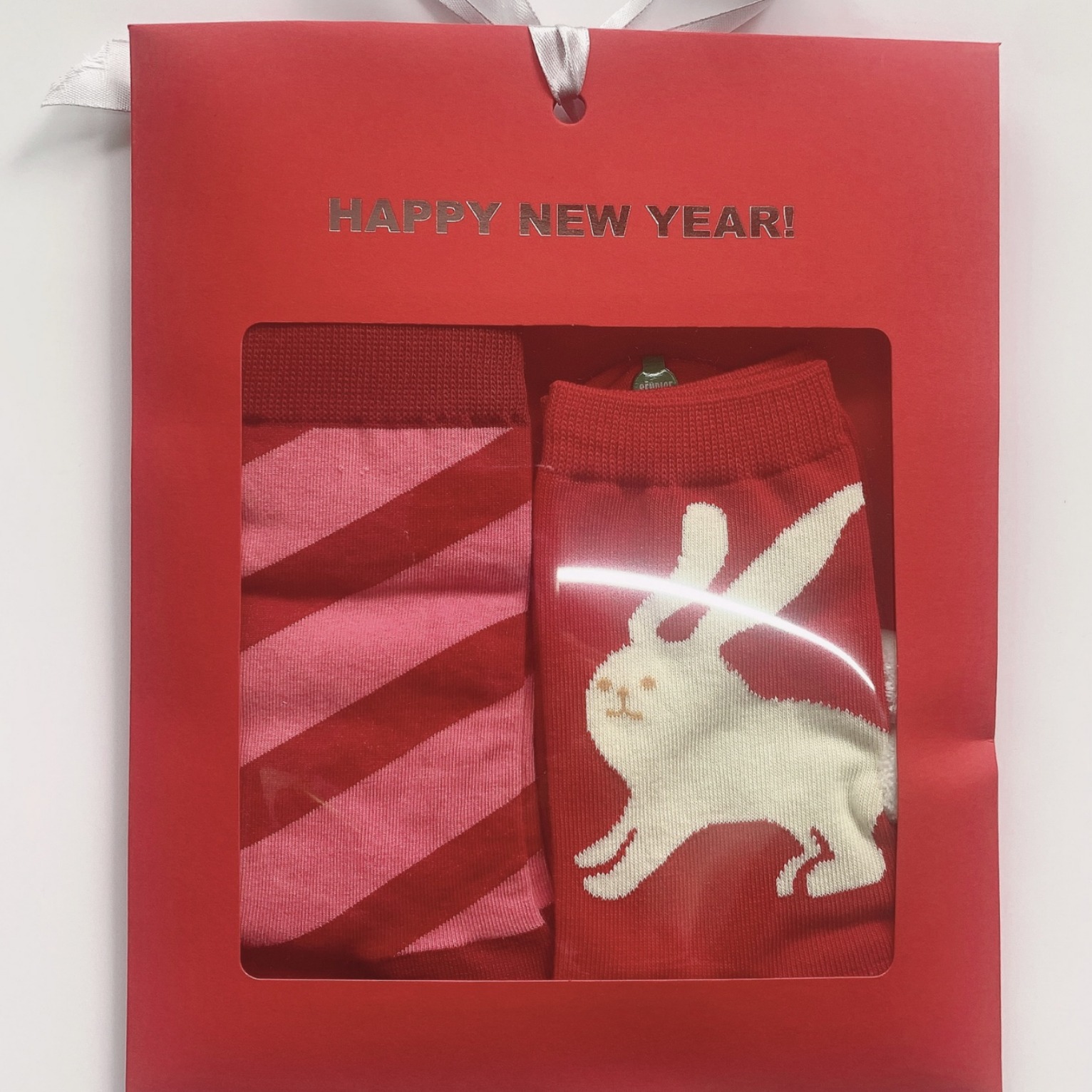 Упаковка для носок, картонная упаковка, красная, с окном, сейчас доступна