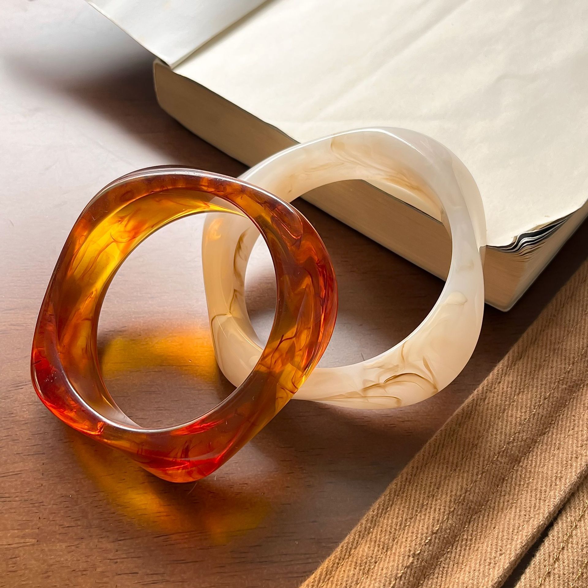 European and American Geometric Smudged Coffee Color Bracelet Resin Curved Bracelet Niche Design Student Bestie Bracelet Acetic Acid Bracelet