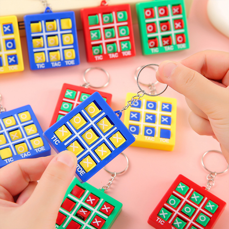 Mini Tic-Tac-Toe Keychain Children's Three-In-A-Row Xo Chess Educational Training Toy Gift Rotating Game Chess Pendant
