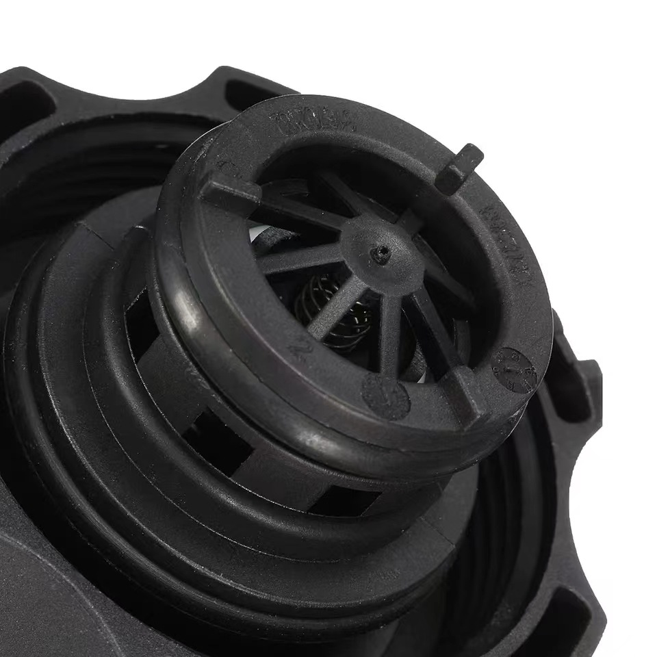 13502353 13598760 suitable for Buick Chevrolet Cadillac GW Opel Saab water tank cover