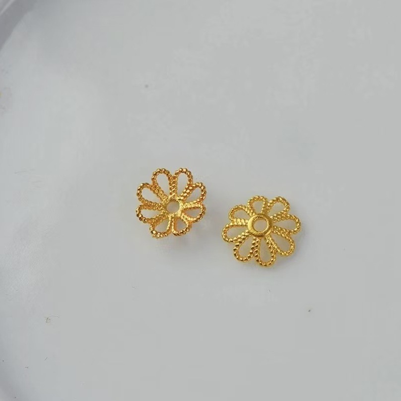 18K Gold Cut Out Flower Tray Au750 Color Gold Plum Blossom Style Separated Beads Bracelet Bracelet Accessories Gold Water Shell Wholesale