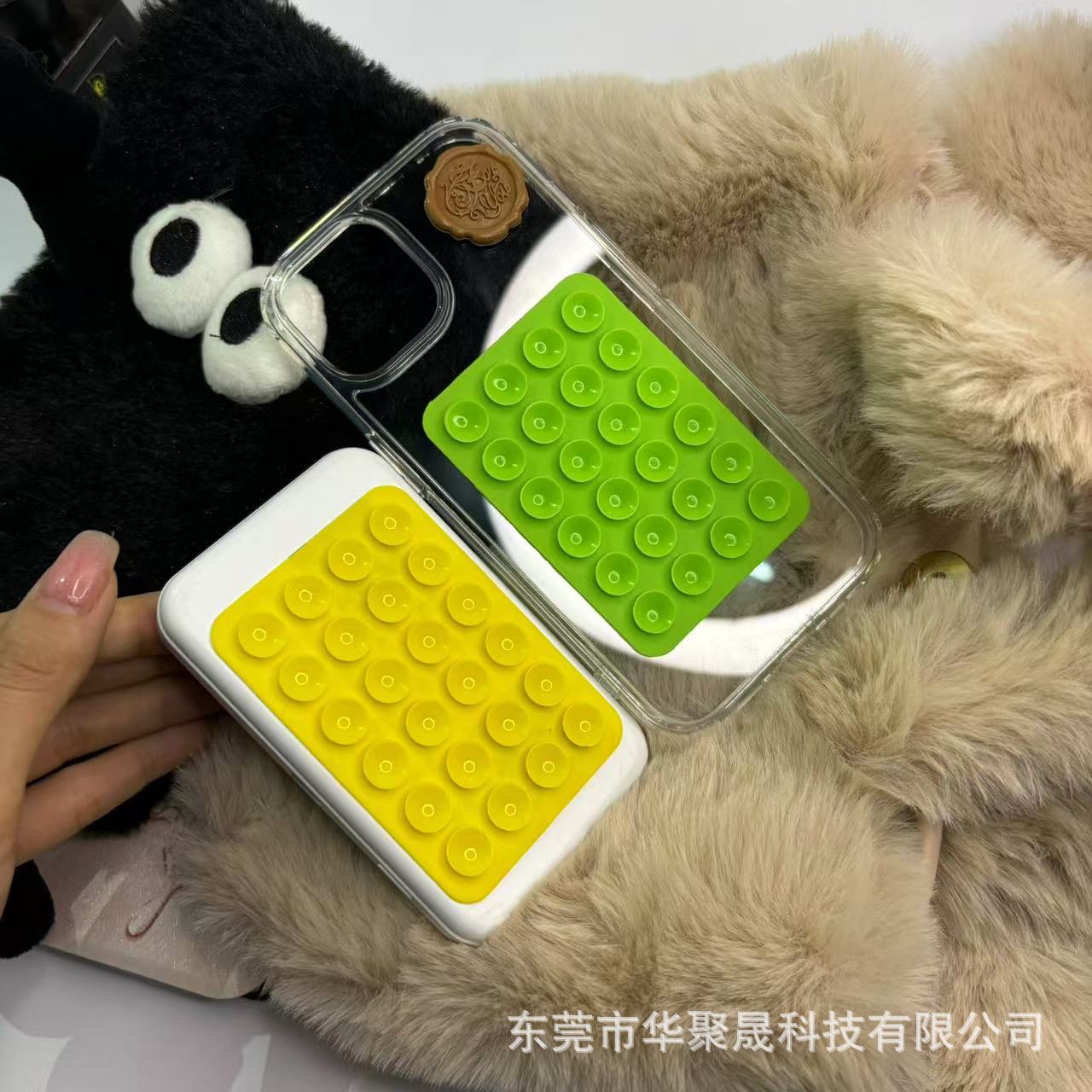 Manufacturer's Hot-Selling Silicone Phone Holder with 24 Square Suction Cups, 6.8g, Multifunctional Single-Sided mm Adhesive Suction Cup