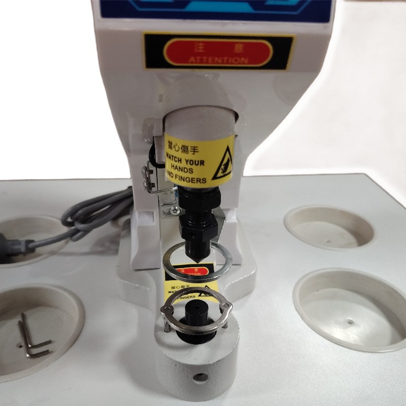 818 servo four-in-one buckle machine eye machine pneumatic buckle machine factory direct pneumatic punching buckle machine