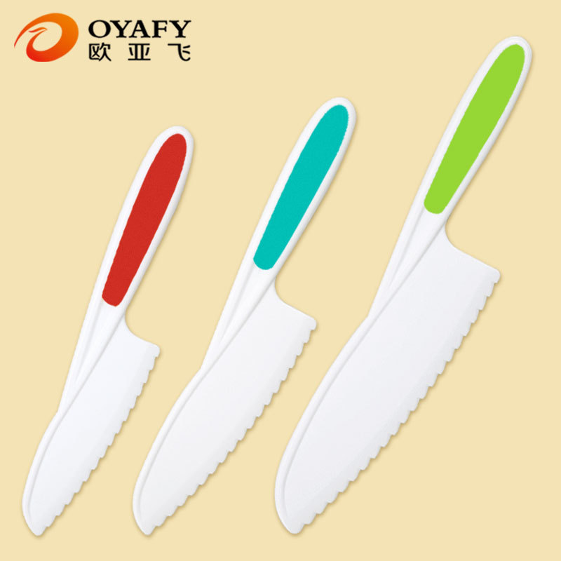 Three-piece Children's cake knife plastic fruit knife small chopping board kindergarten vegetable cutting knife cutting board bread dessert knife