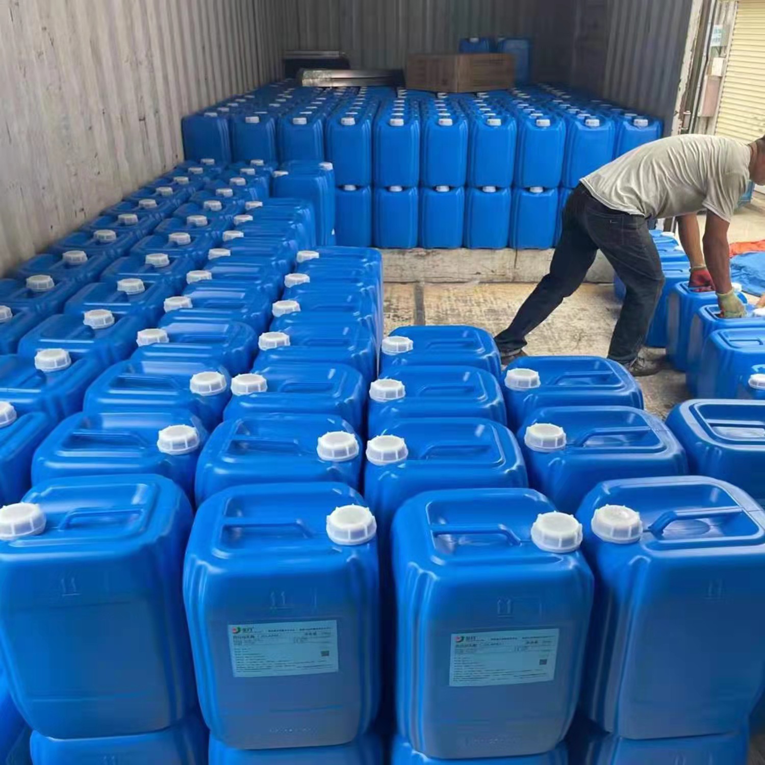 Concentrated Glutaraldehyde Algae Removal and Disinfection Stock Solution for Livestock, Poultry and Aquatic Breeding Farms Disinfection and Black Hair Green Algae Removal for Fishery