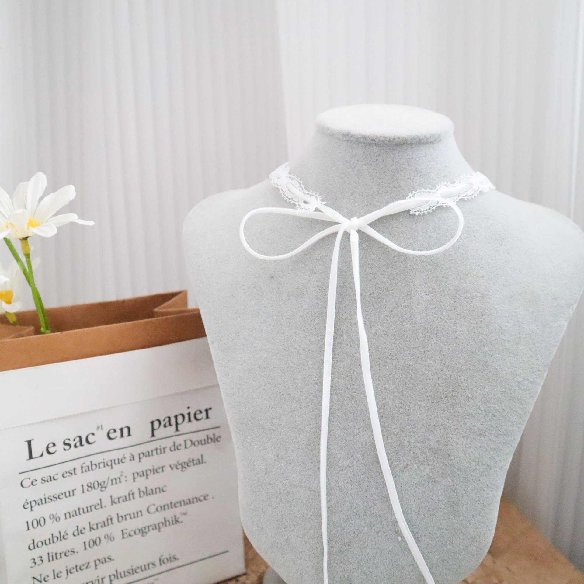 Sweet Cool White Lace Strap Necklace Women's Choker Hot Girl Style Long Collar Vintage Design Sense Streaming Necklace Chain