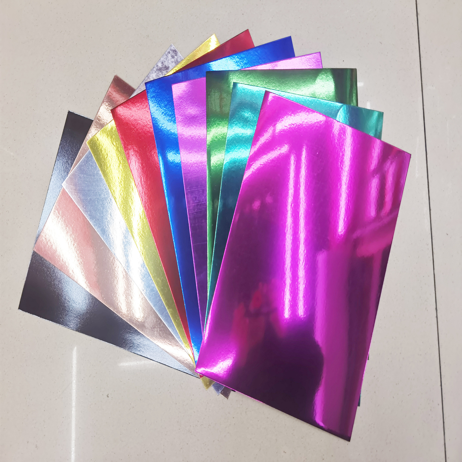 В наличии 250г золотого и серебряного картона DIY ручной работы лазерная бумага зеркальная PET бумага яркое золото яркое серебро упаковочная специальная бумага оптом