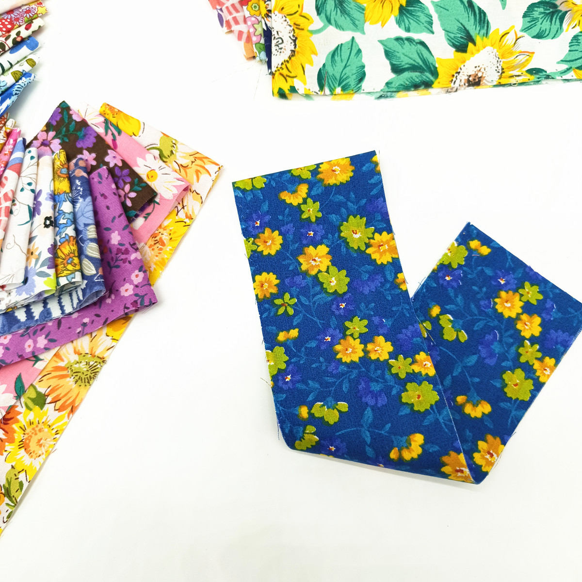 40 Pieces of Floral Pattern Interlock Patchwork Cake Roll Fabric DIY Cloth Strips Quilt Material Cloth Strips