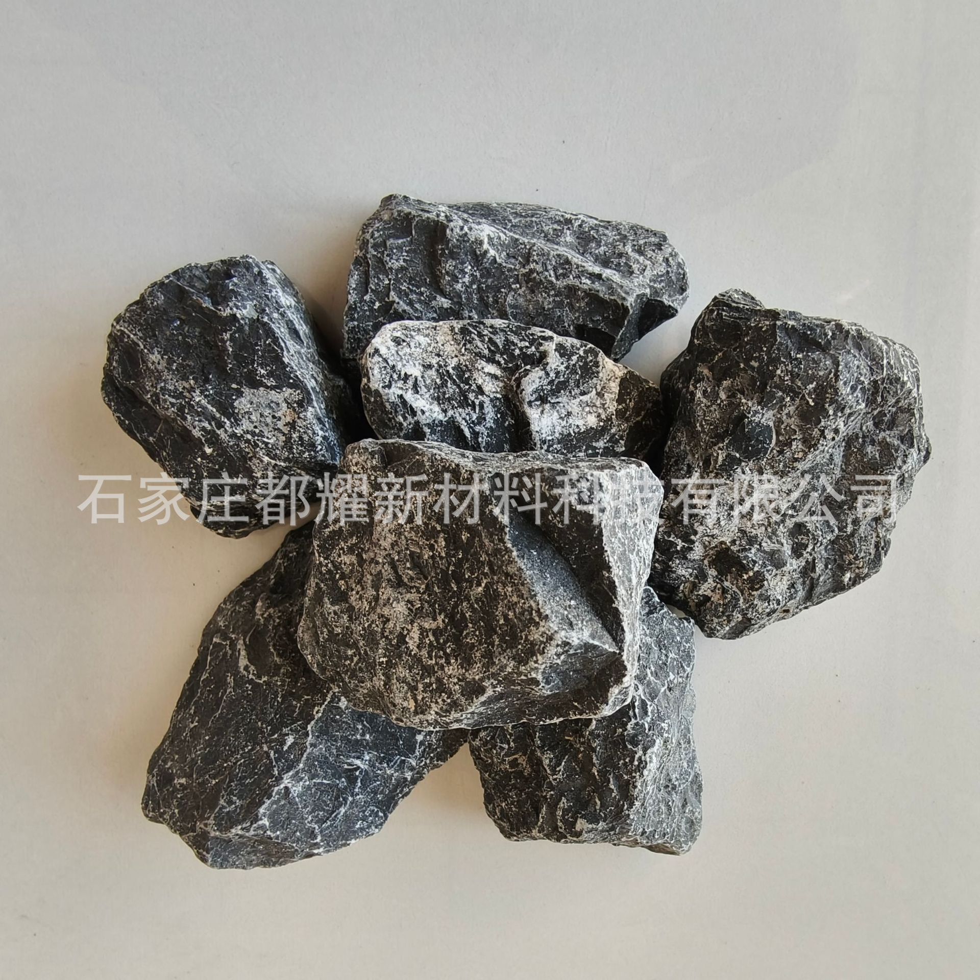 Factory Wholesale Black Gravel for Construction, Courtyard Landscaping, Washed Stone, Permeable Road Paving, Black and Gray Crushed Pebbles