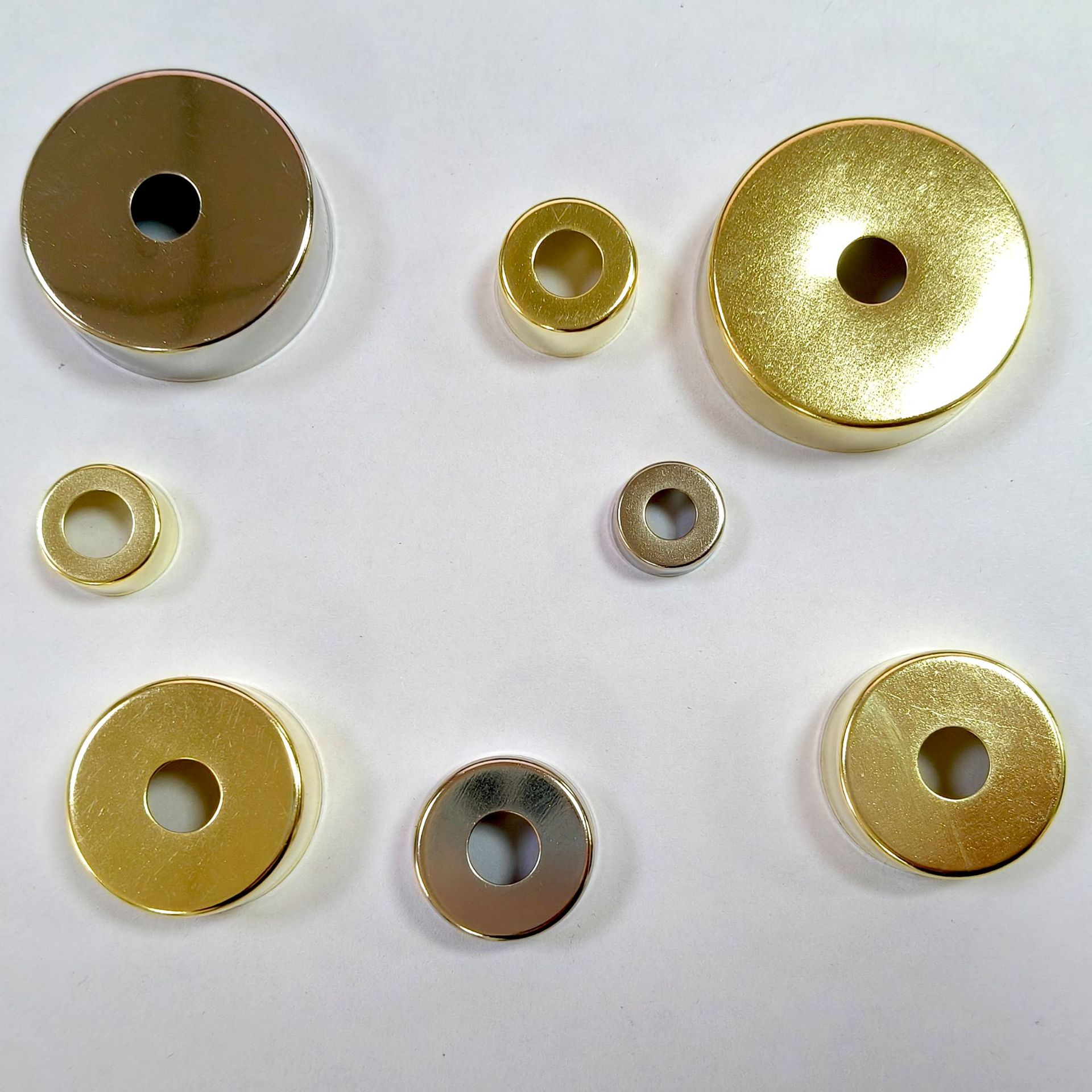 Factory direct electroplating Christmas hanging ball decoration iron cover aluminum cover Christmas glass ball plastic ball cover cap card